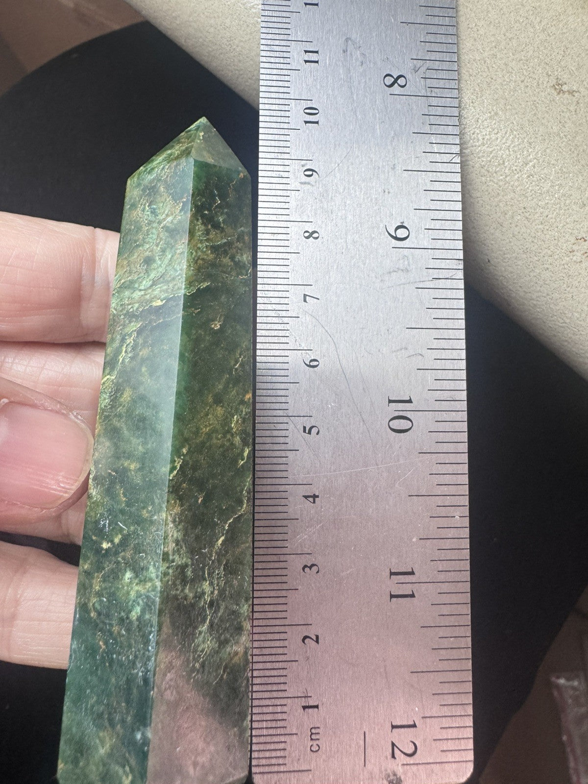 Natural Green Emerald Tower – 105g Natural Polished Stone reiki meditation