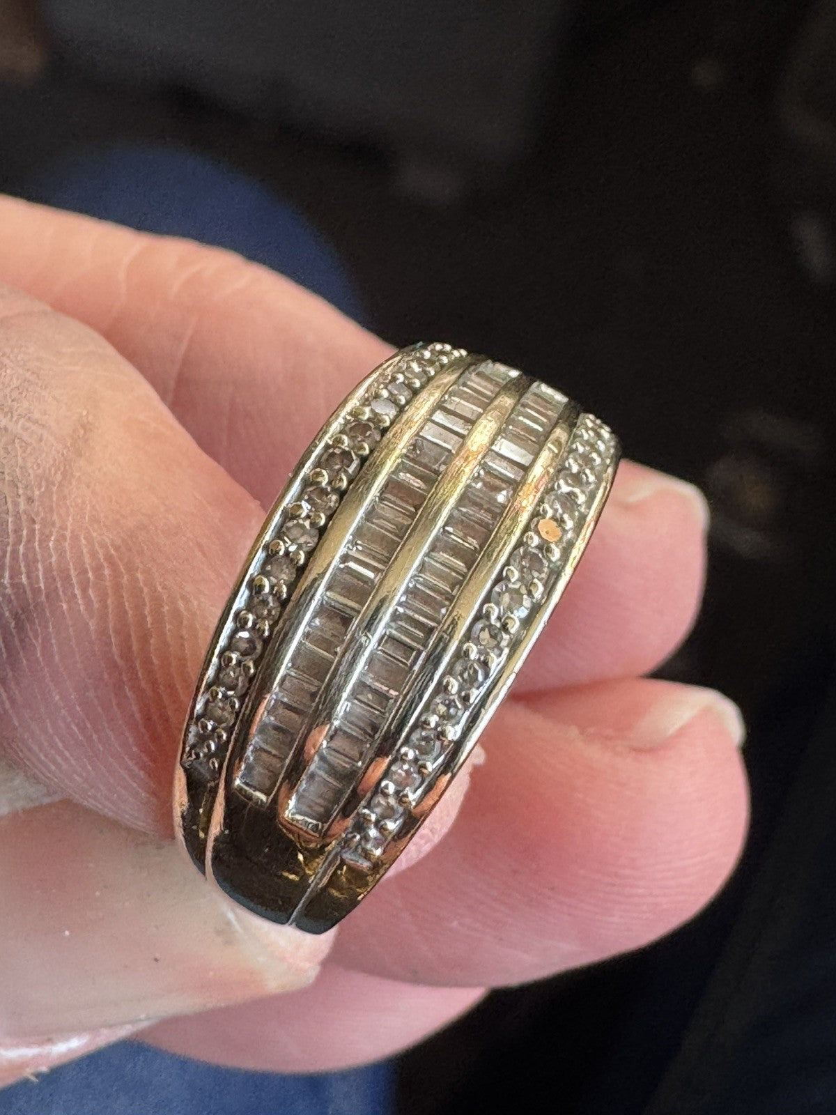 375 9ct Diamond Ring Size 8 Q