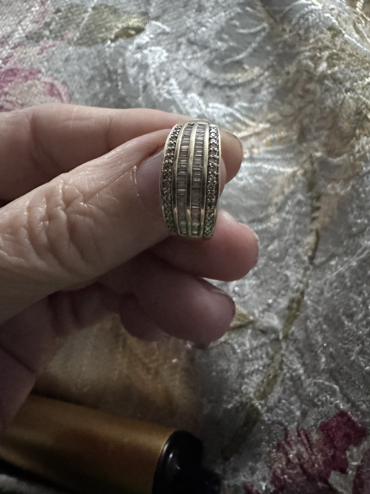 375 9ct Diamond Ring Size 8 Q