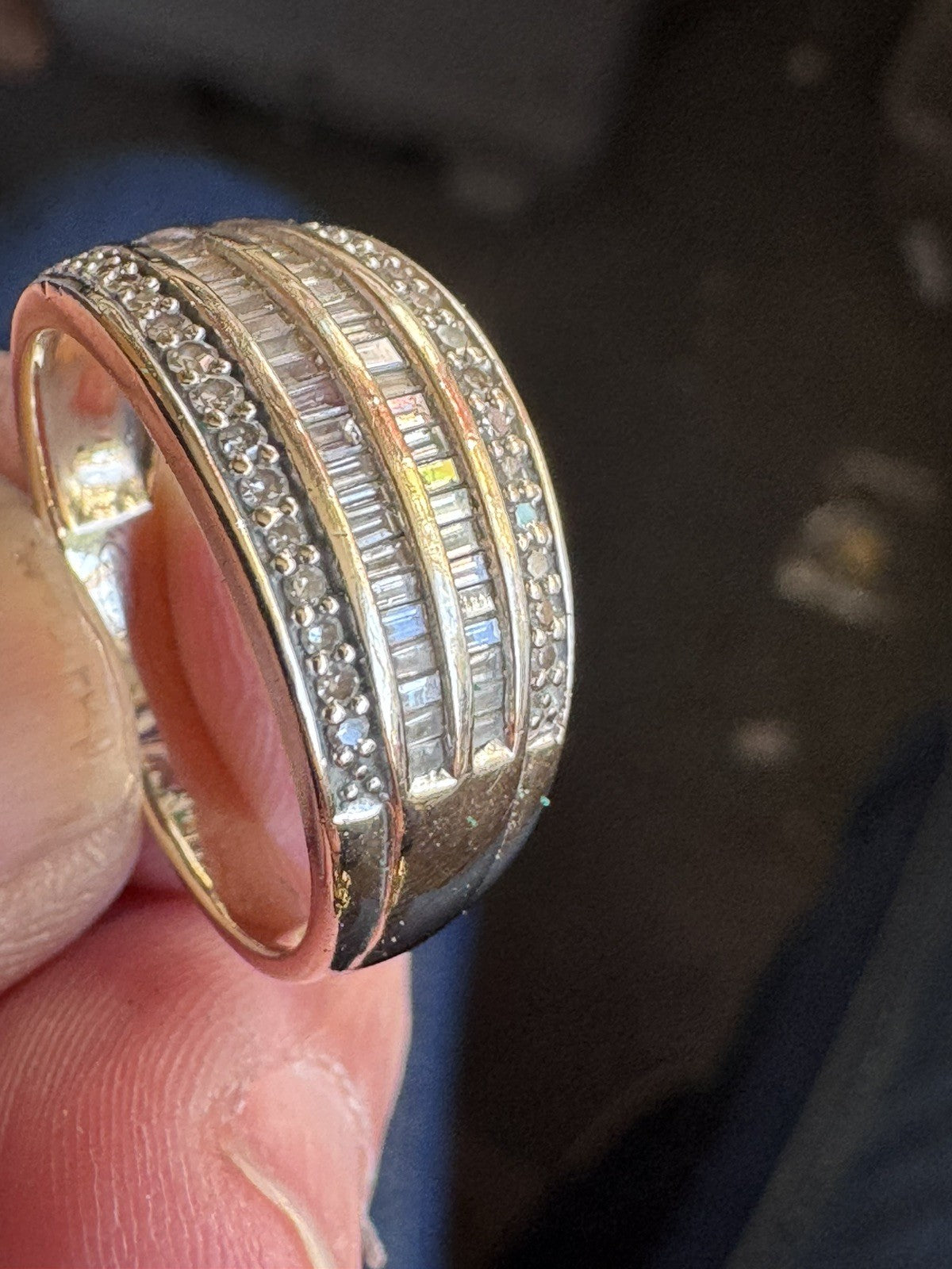 375 9ct Diamond Ring Size 8 Q
