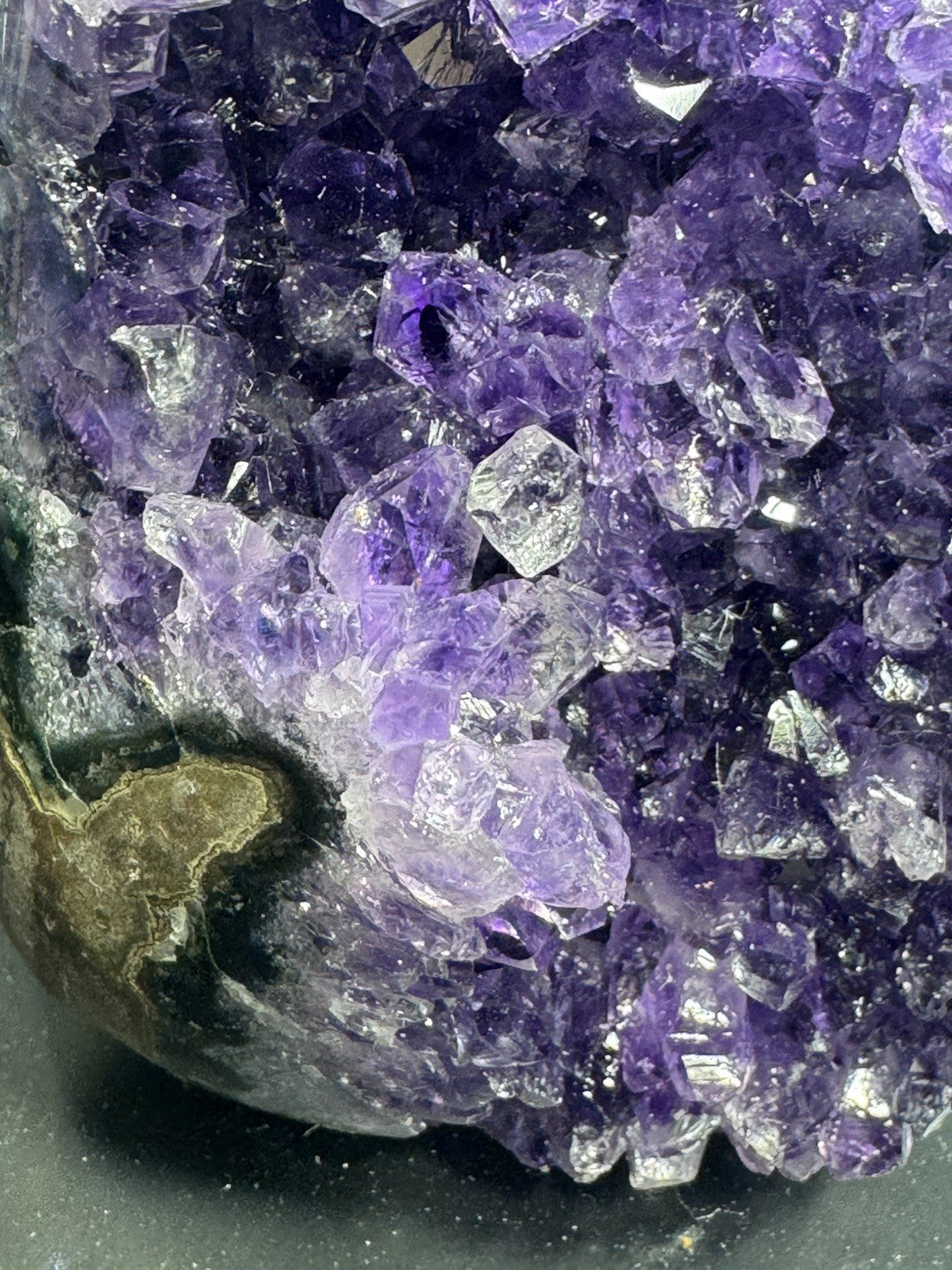 192 gram Natural Amethyst Geode Cluster Quartz Crystal Cave Mineral Specimen