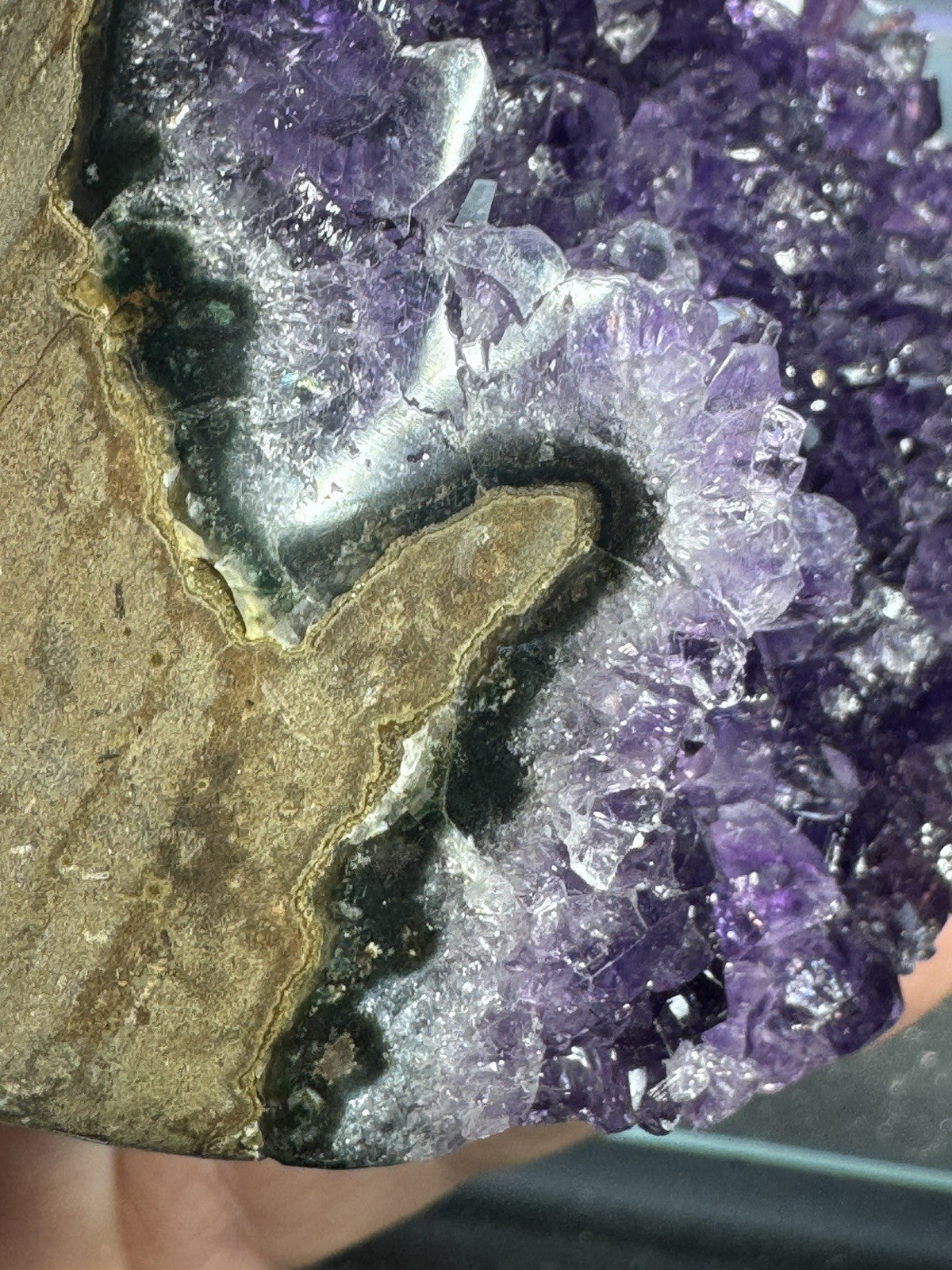 192 gram Natural Amethyst Geode Cluster Quartz Crystal Cave Mineral Specimen