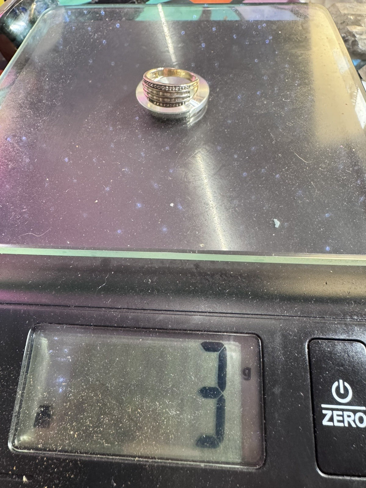 375 9ct Diamond Ring Size 8 Q