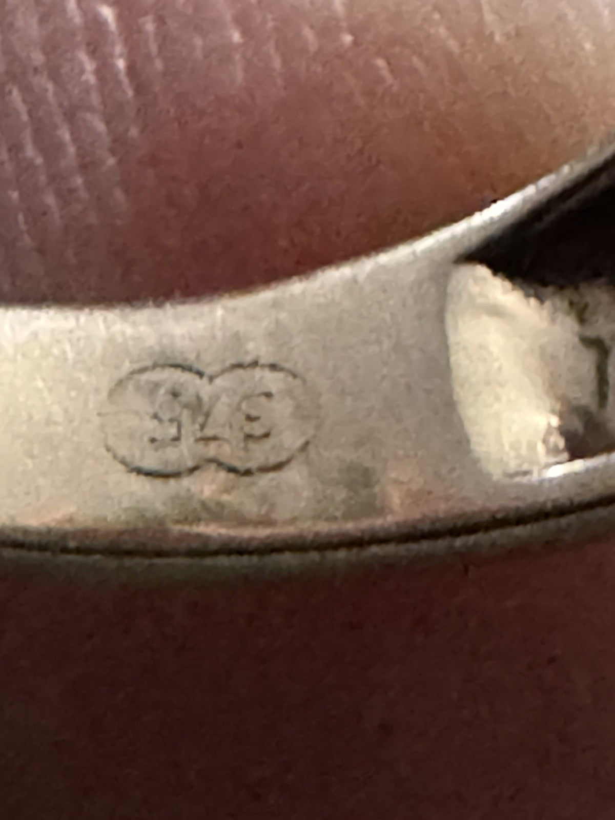 375 9ct Diamond Ring Size 8 Q